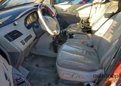 2014 Toyota Sienna Xle z USA, uszkodzony, nr VIN 5TDDK3DC2ES083422